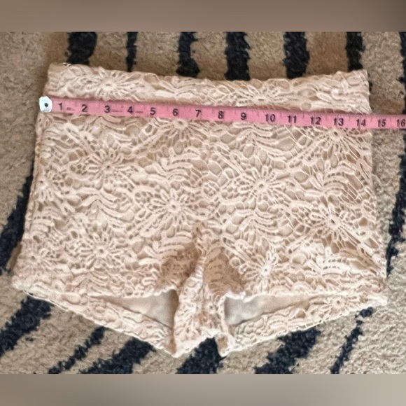 Monteau Cream Lace Shorts - Picture 4 of 5